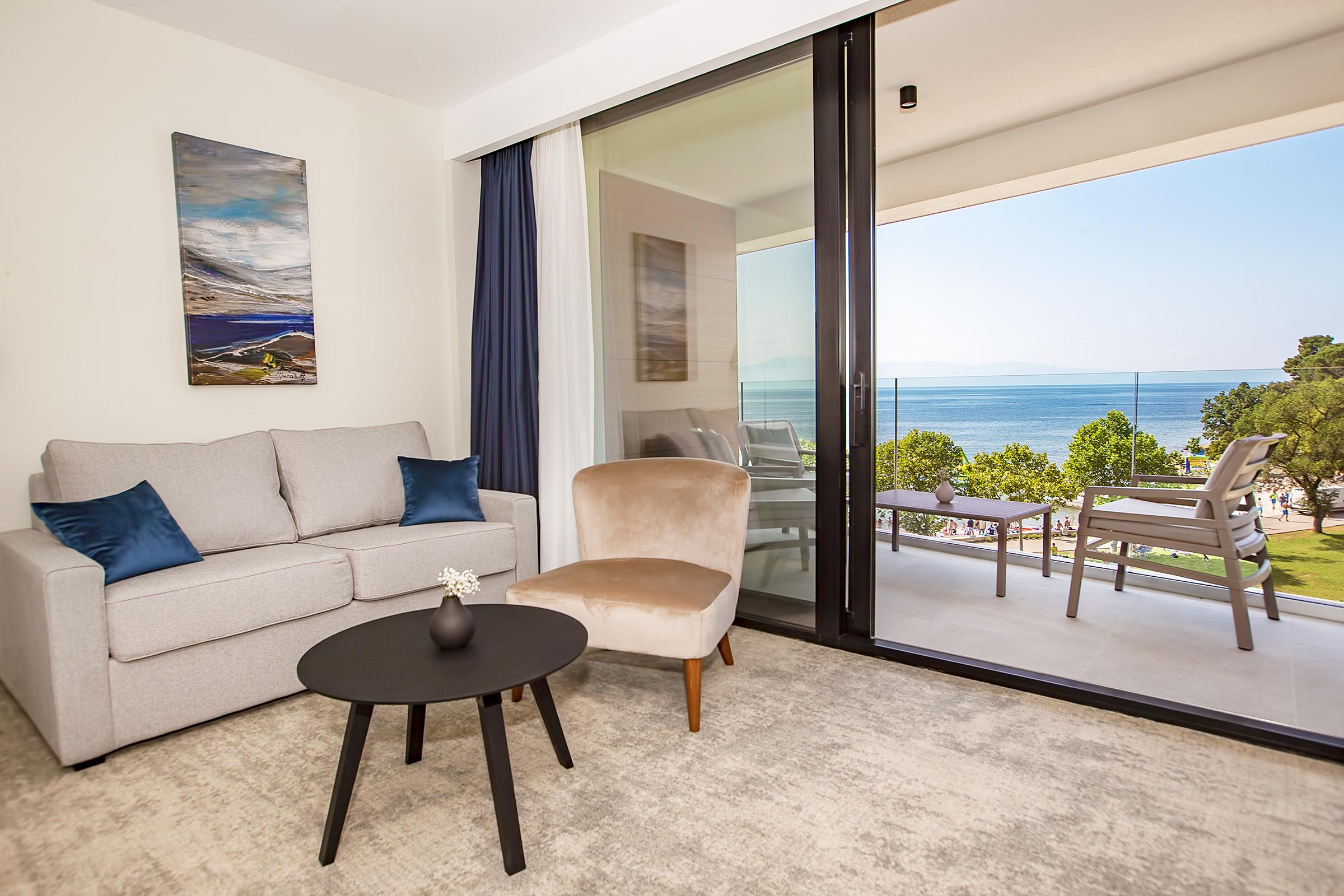 מאלינסקה Luxury Hotel Riva מראה חיצוני תמונה A living room in a hotel