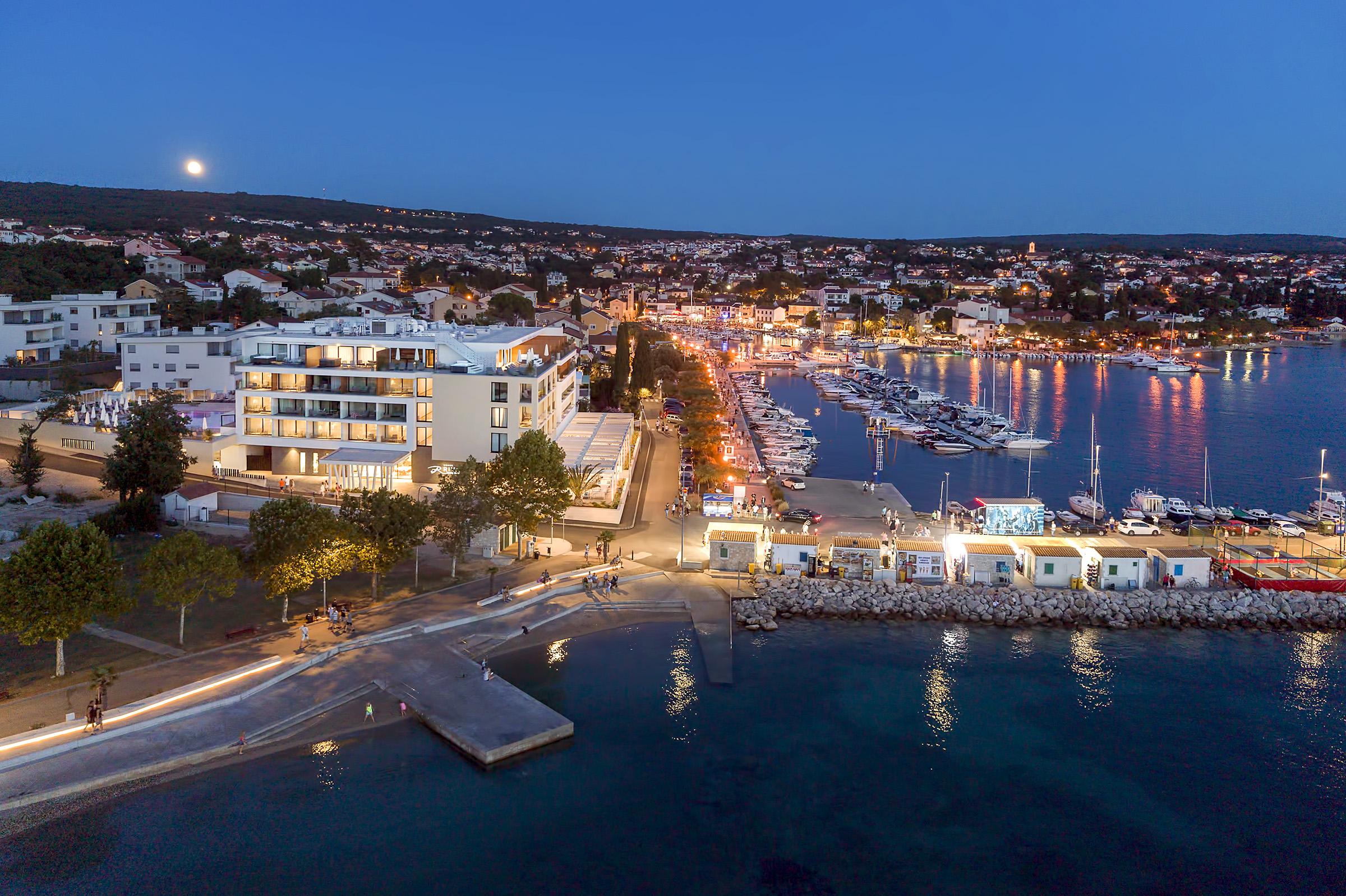 מאלינסקה Luxury Hotel Riva מראה חיצוני תמונה View of the town
