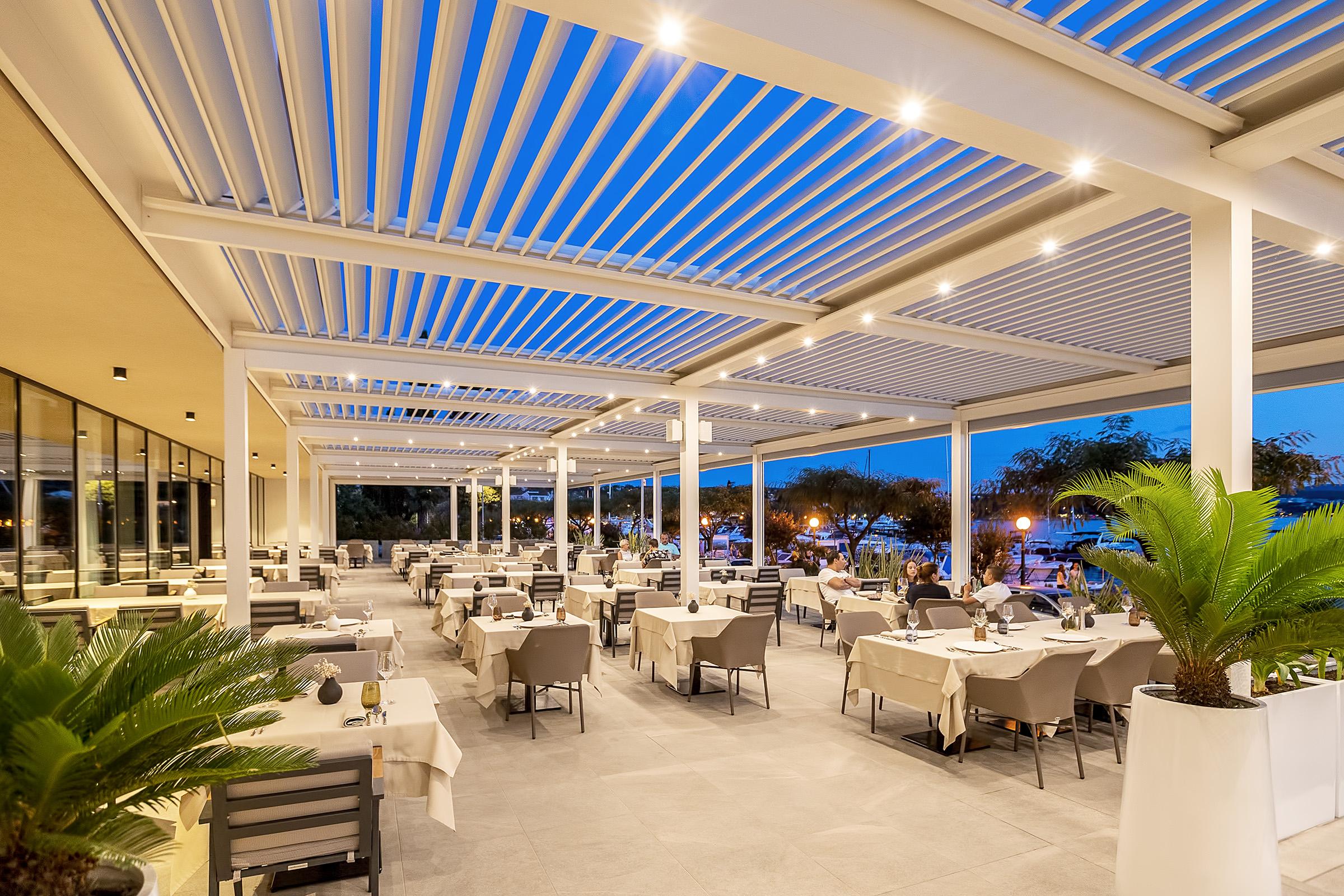 מאלינסקה Luxury Hotel Riva מראה חיצוני תמונה Pergola at a restaurant