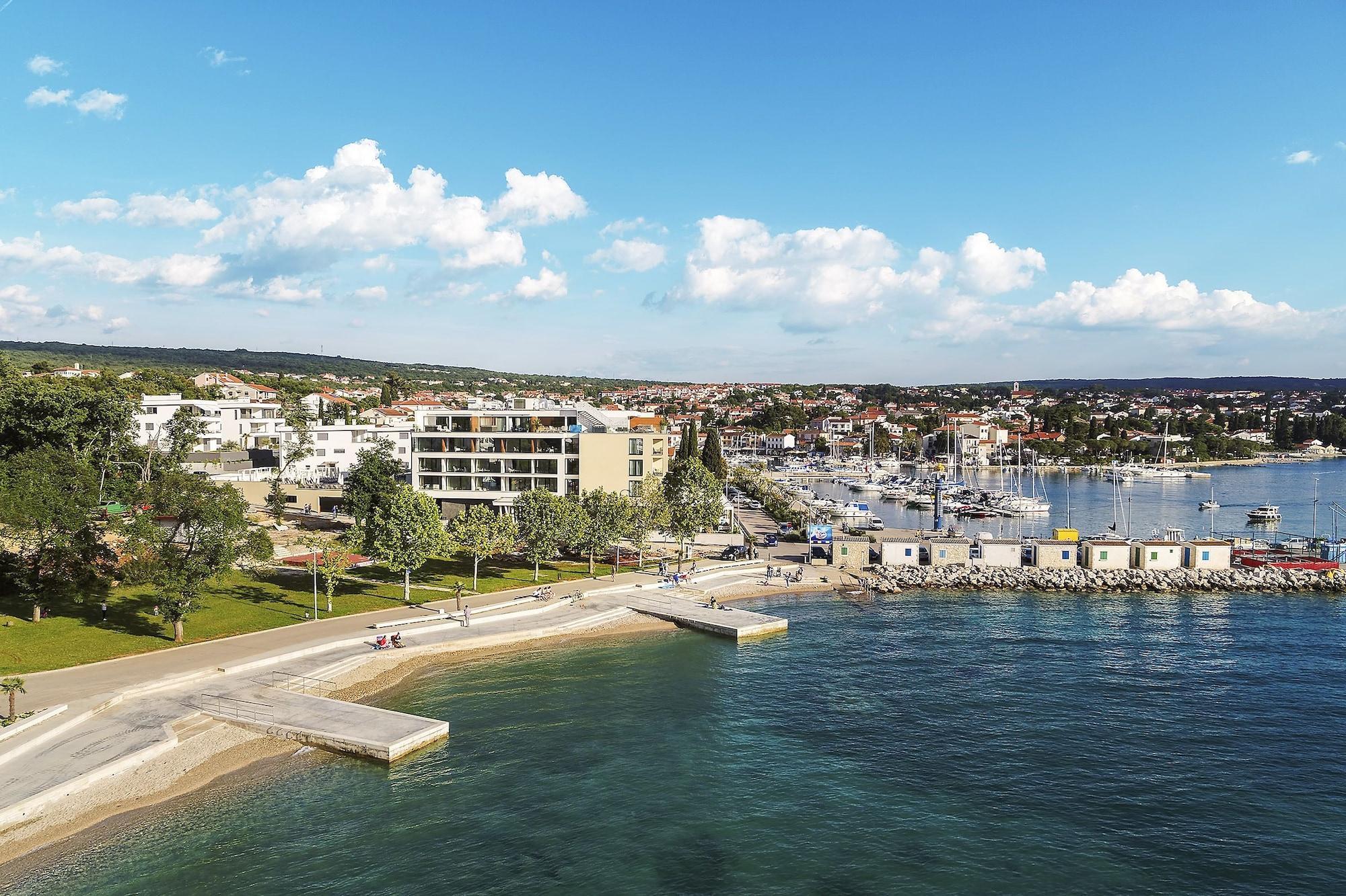 מאלינסקה Luxury Hotel Riva מראה חיצוני תמונה A general view of Port-la-Nouvelle