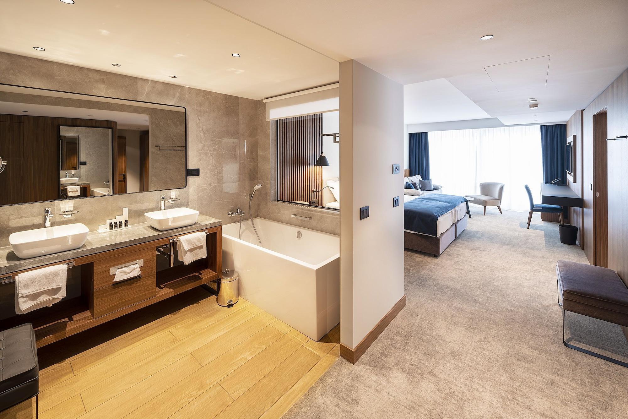 מאלינסקה Luxury Hotel Riva מראה חיצוני תמונה A guest room at the hotel