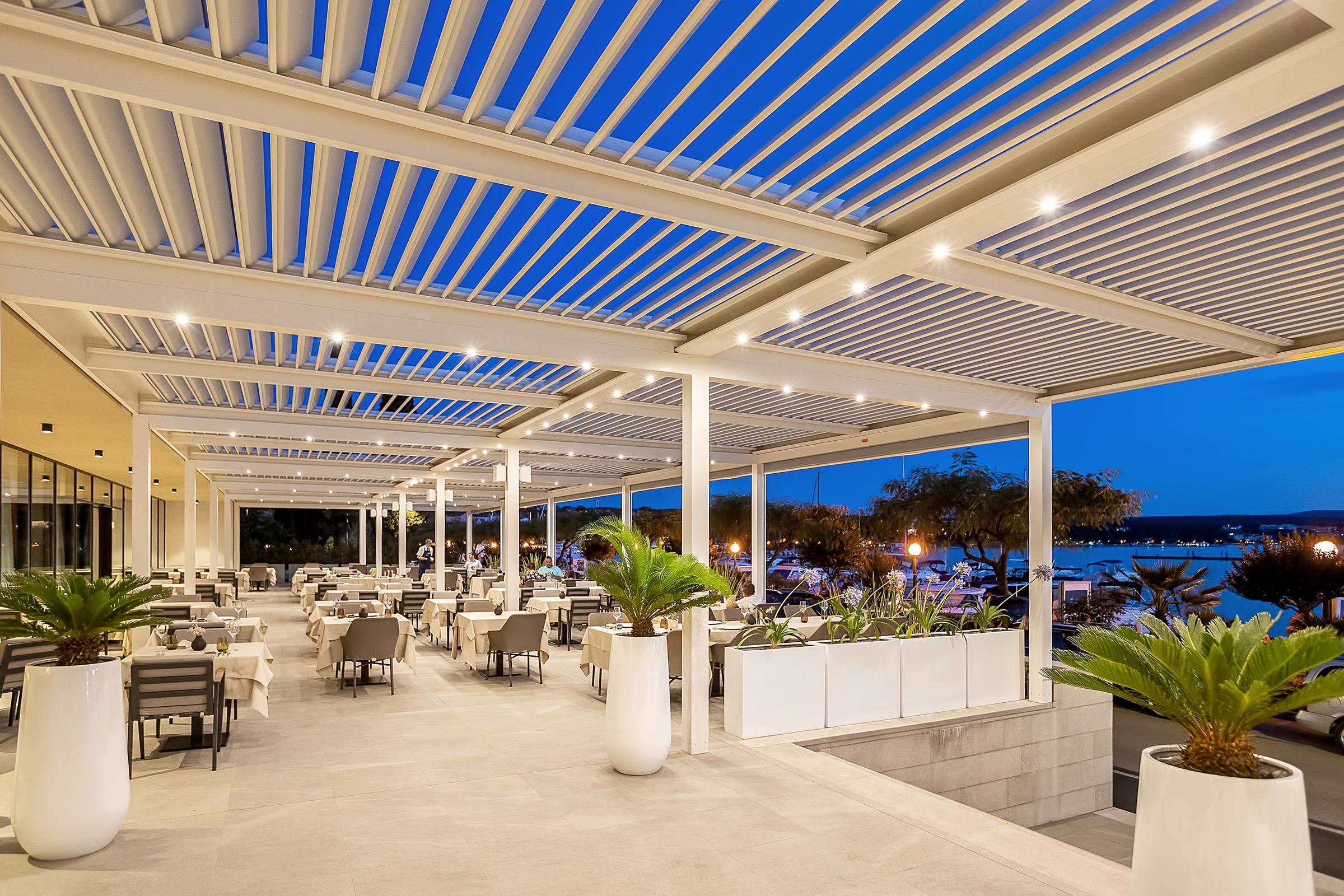 מאלינסקה Luxury Hotel Riva מראה חיצוני תמונה The restaurant at the hotel