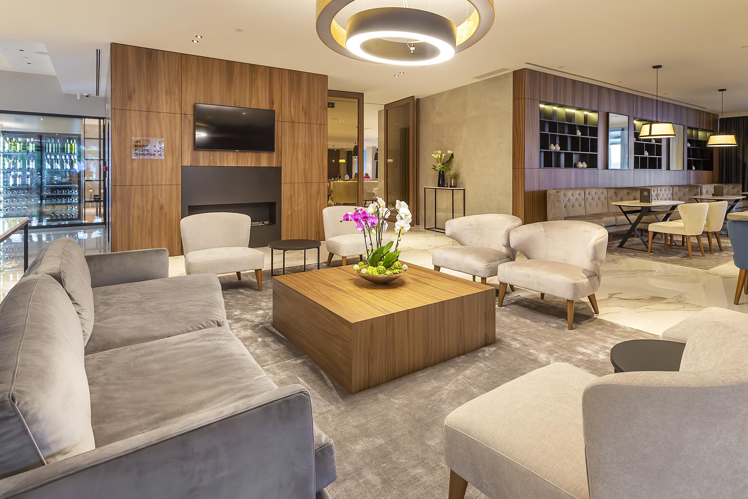 מאלינסקה Luxury Hotel Riva מראה חיצוני תמונה The lounge at the airport