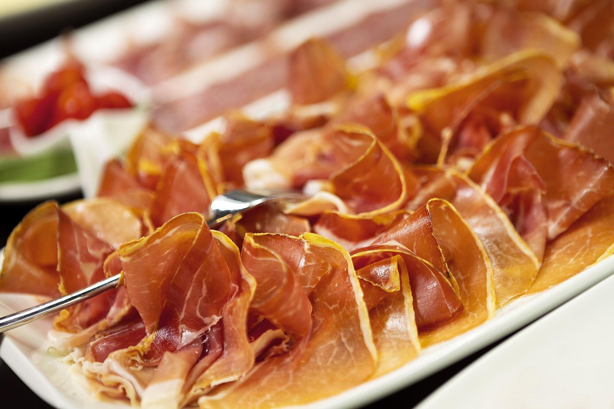 מאלינסקה Luxury Hotel Riva מראה חיצוני תמונה Jamón de Guijuelo