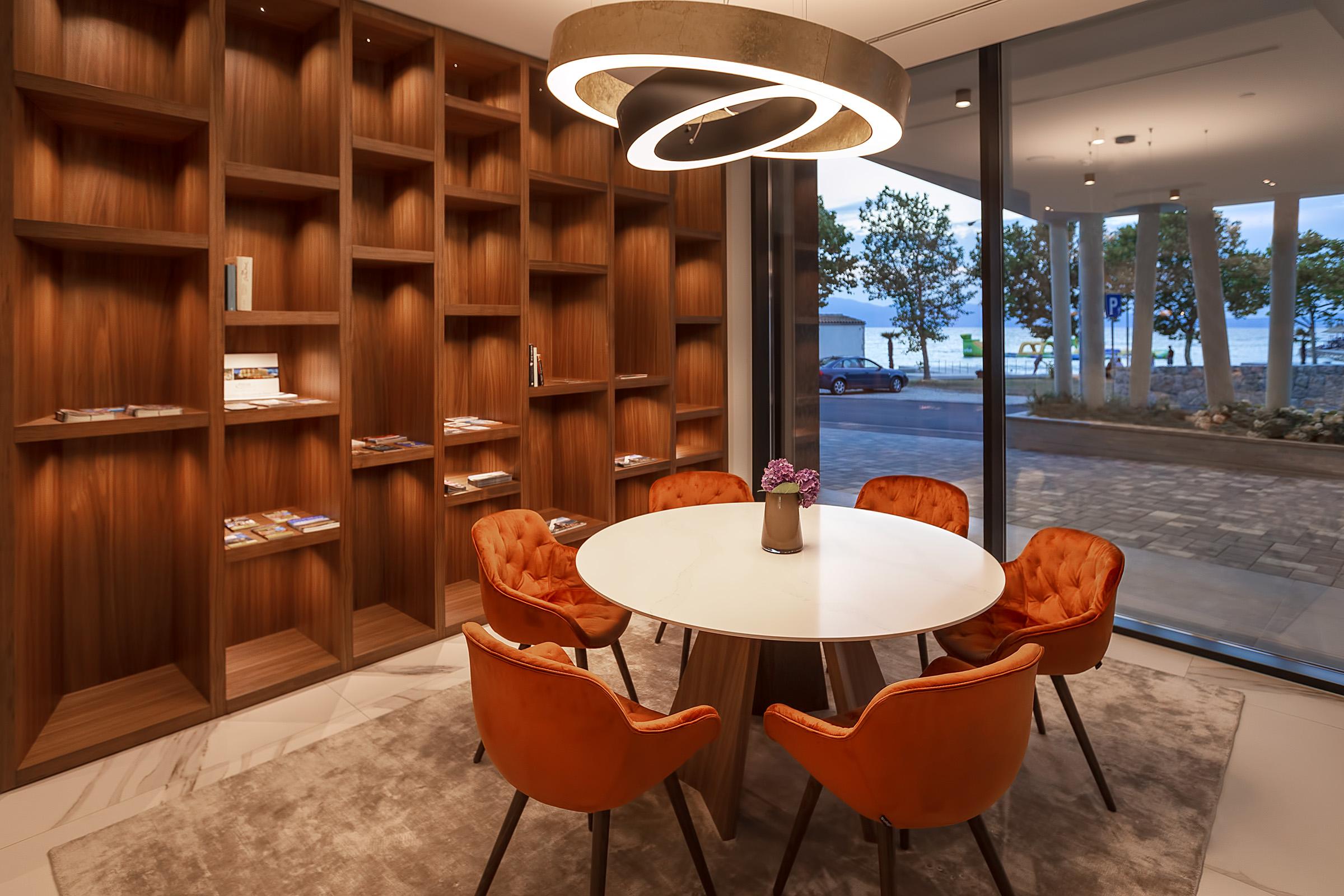 מאלינסקה Luxury Hotel Riva מראה חיצוני תמונה Library