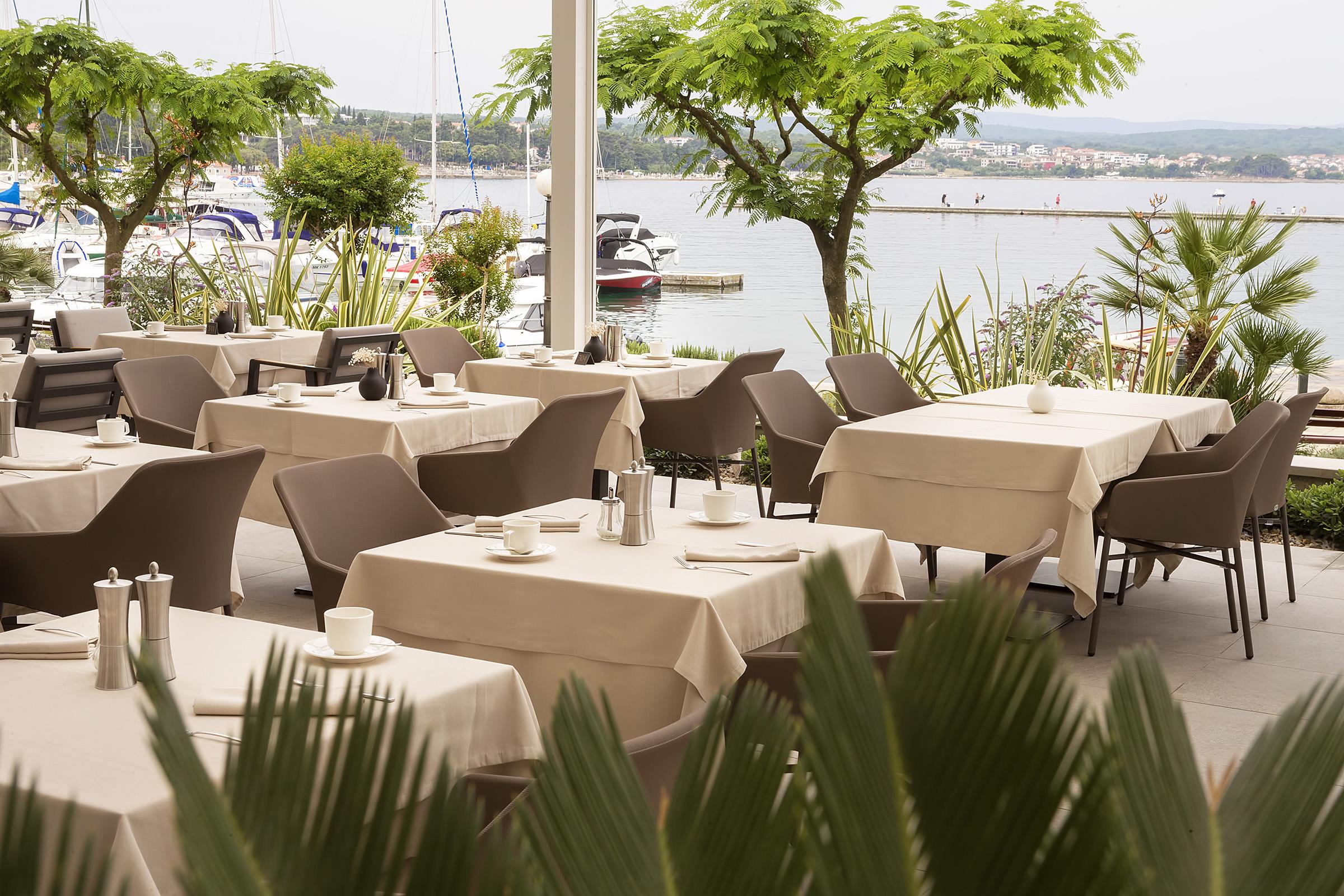 מאלינסקה Luxury Hotel Riva מראה חיצוני תמונה Restaurant in Croatia