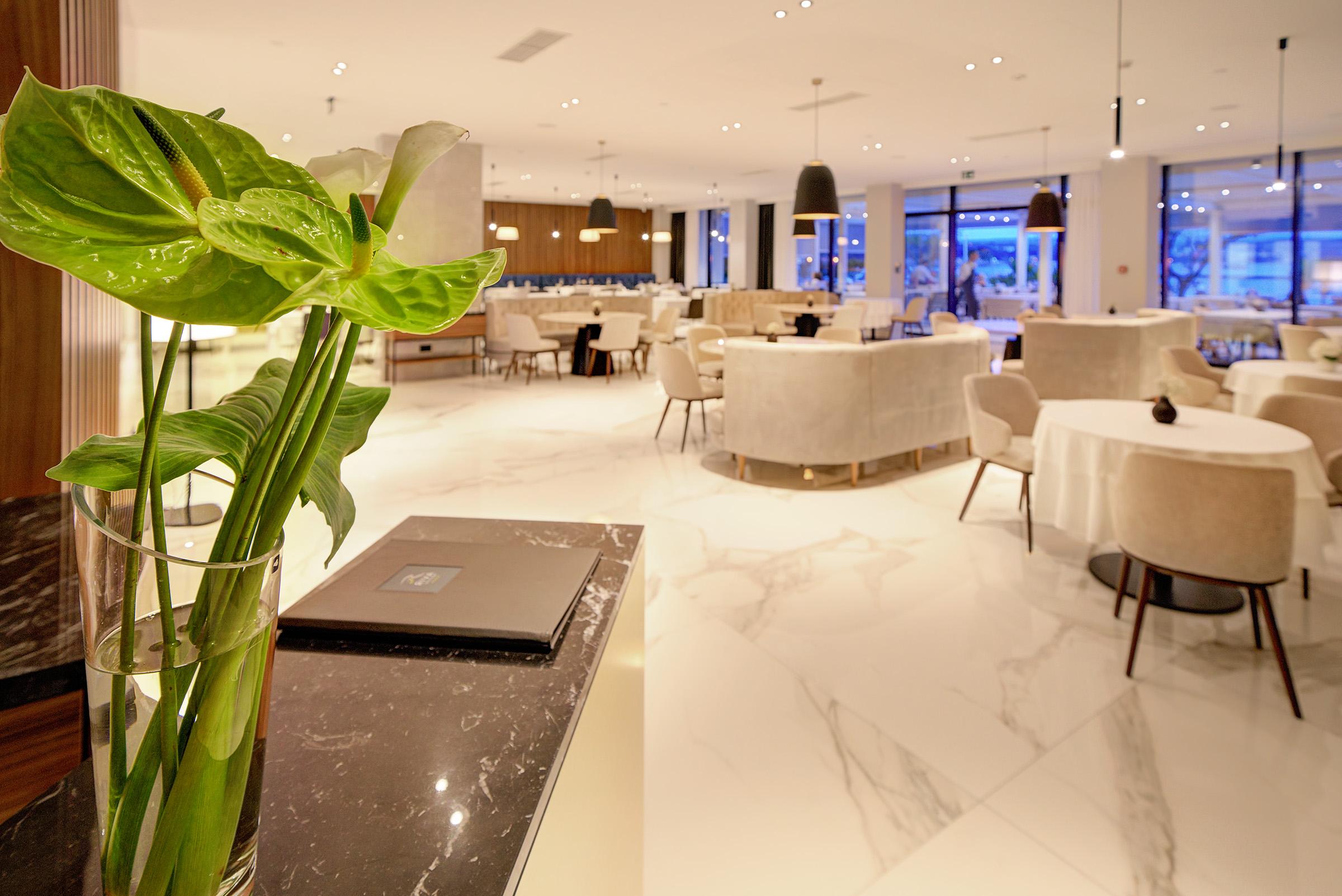 מאלינסקה Luxury Hotel Riva מראה חיצוני תמונה The restaurant