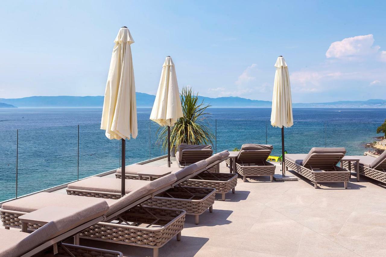 מאלינסקה Luxury Hotel Riva מראה חיצוני תמונה Sunbathing equipment