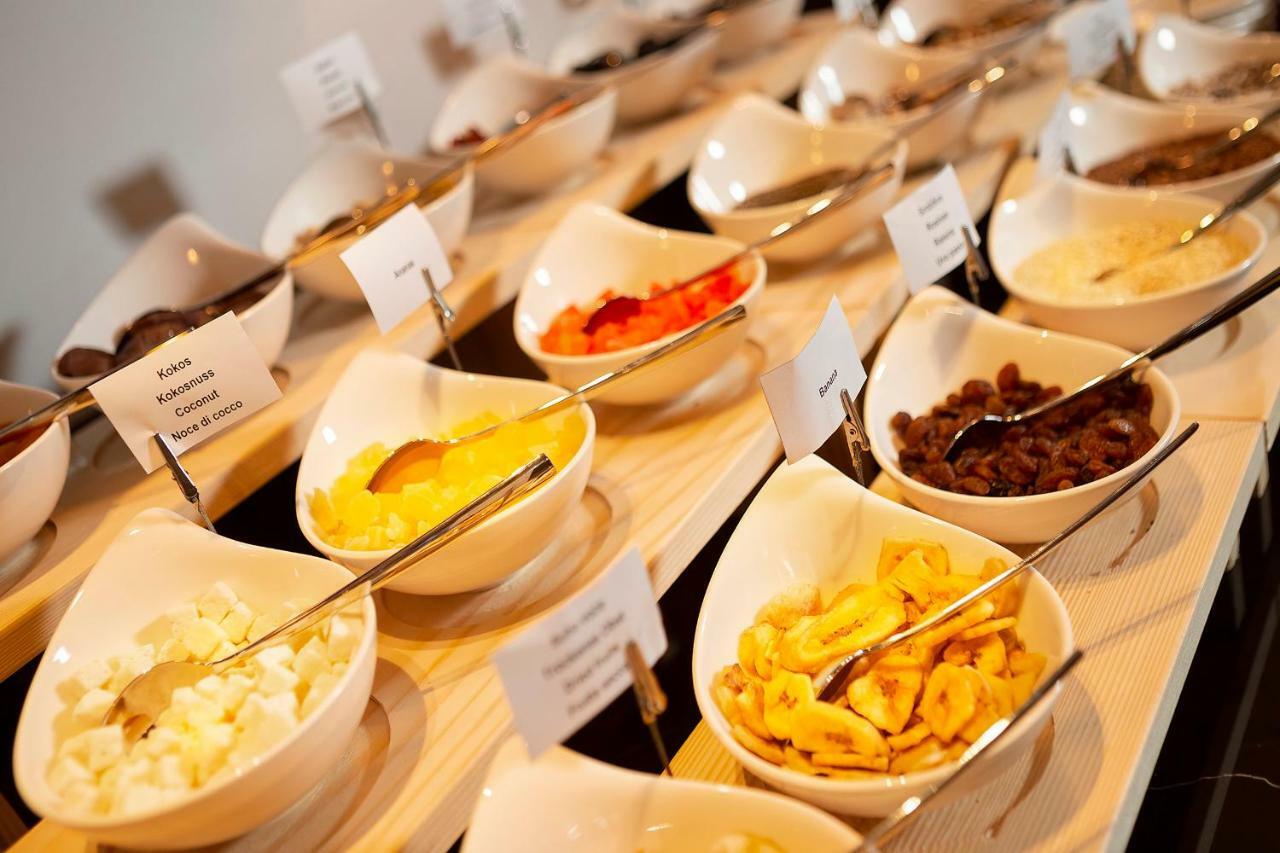 מאלינסקה Luxury Hotel Riva מראה חיצוני תמונה A selection of chutneys