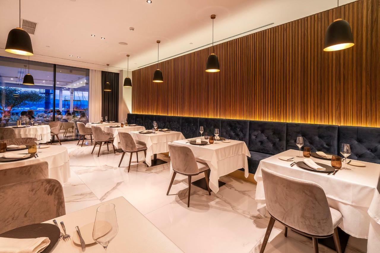 מאלינסקה Luxury Hotel Riva מראה חיצוני תמונה Restaurant interior
