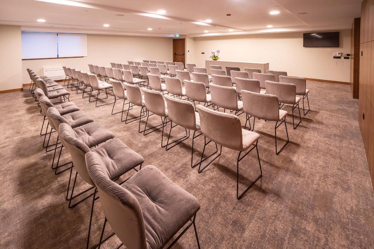 מאלינסקה Luxury Hotel Riva מראה חיצוני תמונה The meeting room